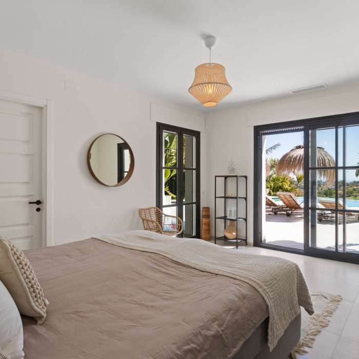 Impressive 5 Bedroom Andalusian Villa in Benahavis | Image 62