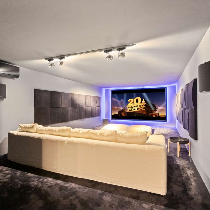 Impressive 5 Bedroom Andalusian Villa in Benahavis | Image 58