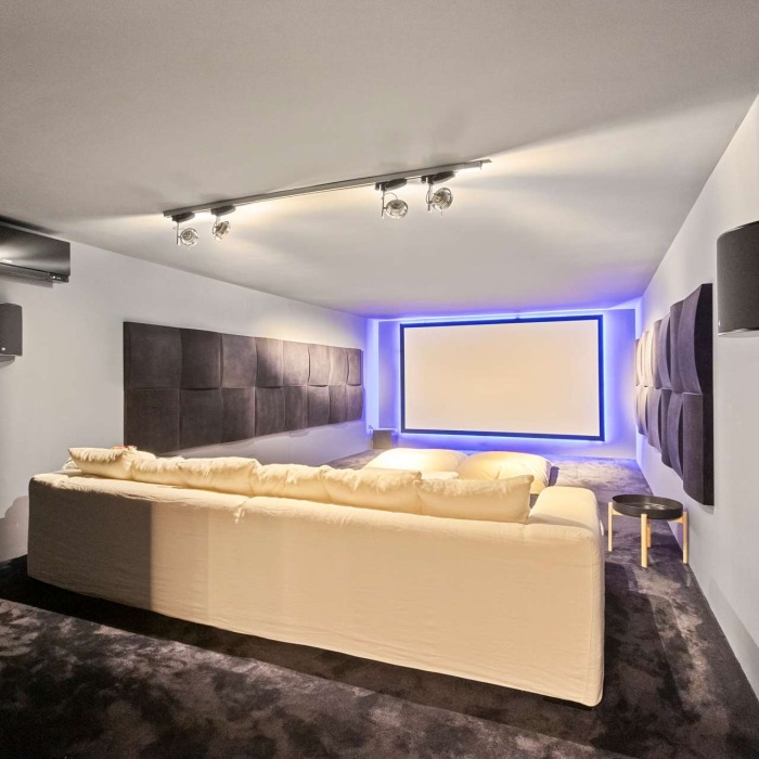 Impressive 5 Bedroom Andalusian Villa in Benahavis | Image 57