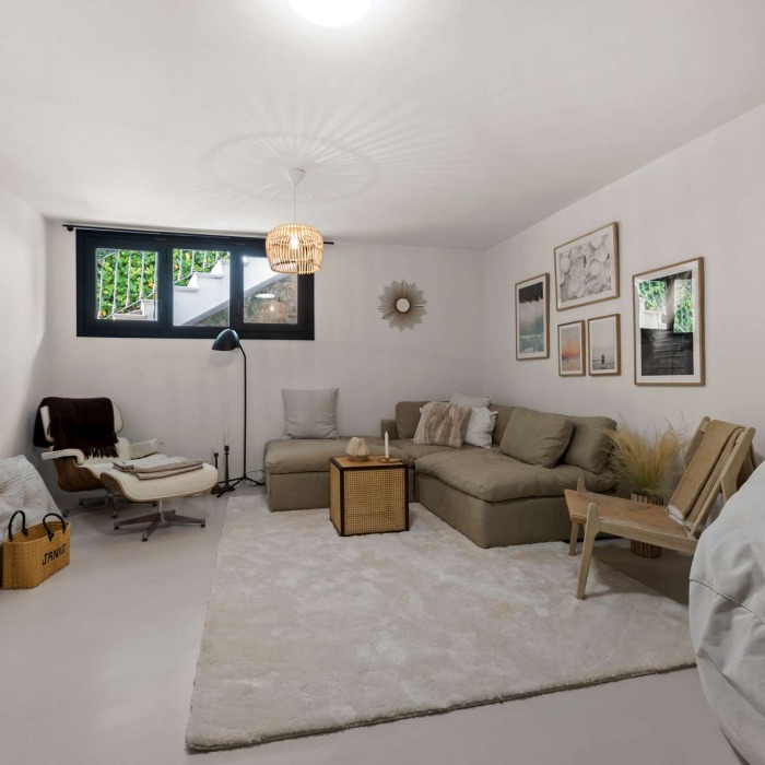 Impressive 5 Bedroom Andalusian Villa in Benahavis | Image 56