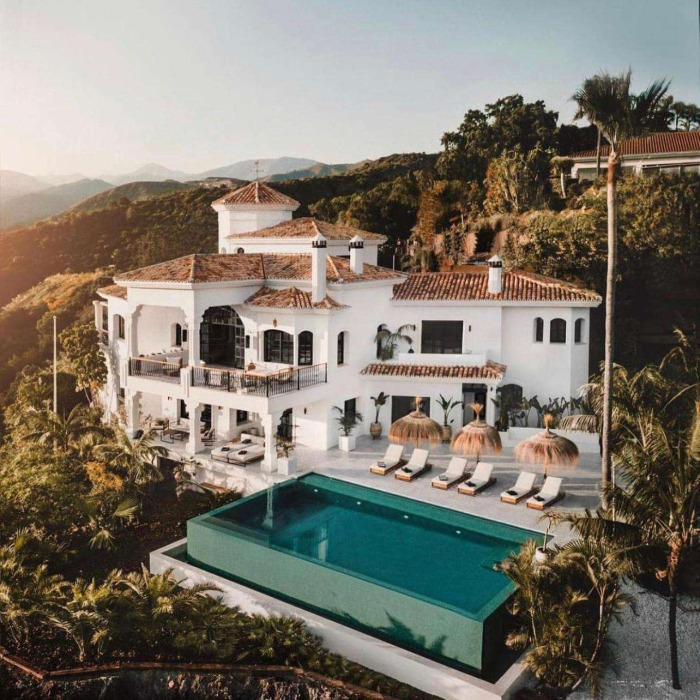 Large luxury villa for rent in Benahavis, Marbella Spain67