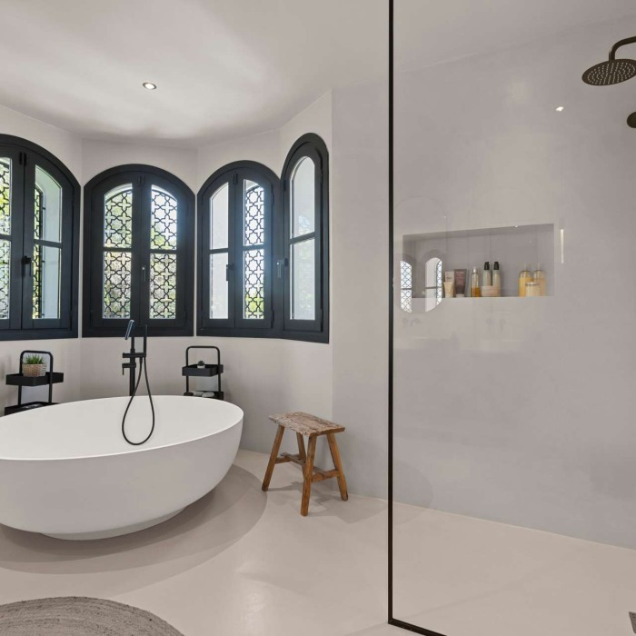 Impressive 5 Bedroom Andalusian Villa in Benahavis | Image 6
