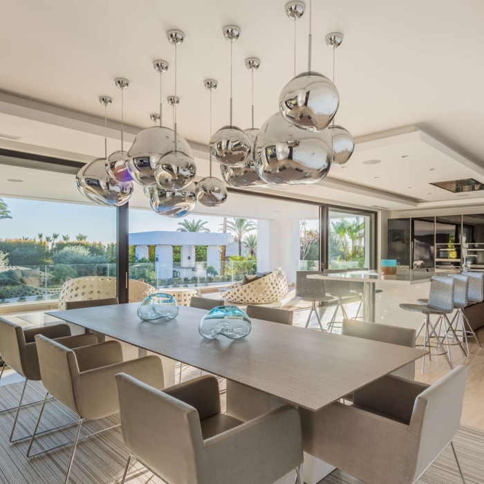 Luxurious Modern 6 Bedroom Villa in Sierra Blanca, Marbella Golden Mile | Image 45