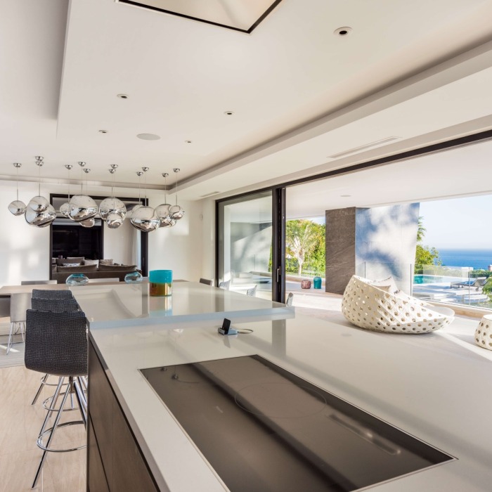 Luxurious Modern 6 Bedroom Villa in Sierra Blanca, Marbella Golden Mile | Image 44