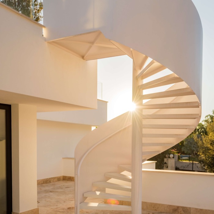 Luxurious Modern 6 Bedroom Villa in Sierra Blanca, Marbella Golden Mile | Image 38