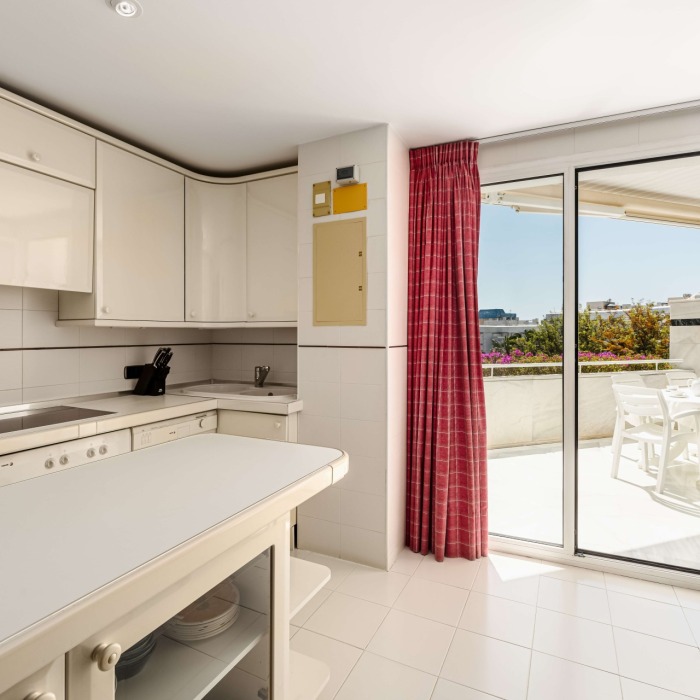 Luxury 3 Bedroom Frontline Beach Apartment with Sea Views in Mare Nostrum, Marbella Center | Image 5