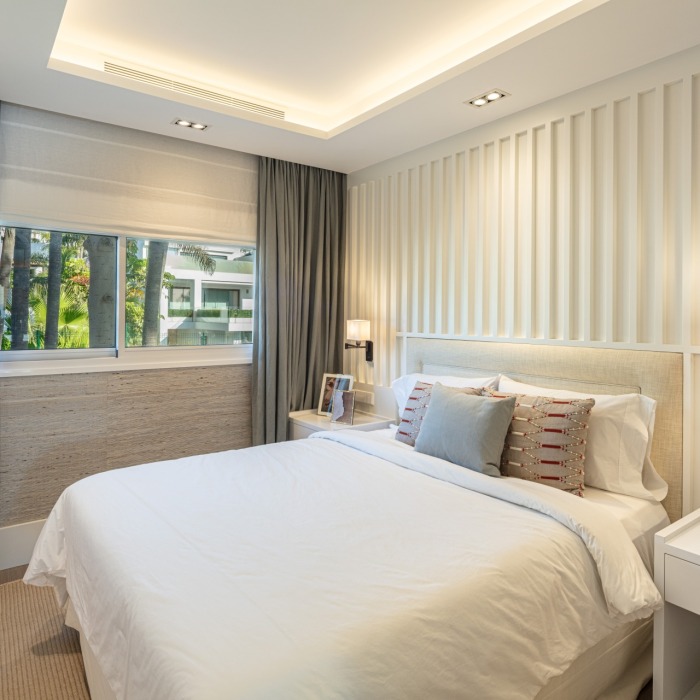 Luxury 3 Bedroom Frontline Beach Apartment in Marina de Puente Romano | Image 30