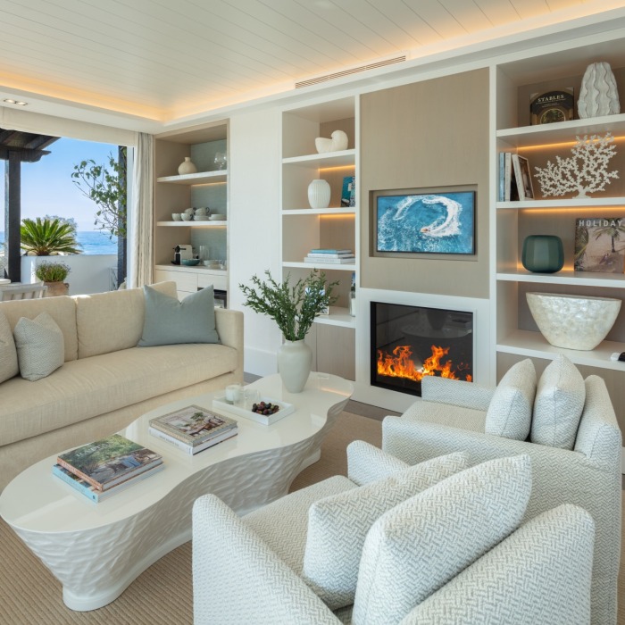 Luxury 3 Bedroom Frontline Beach Apartment in Marina de Puente Romano | Image 15