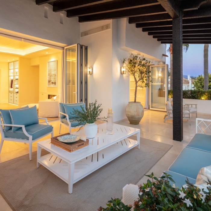 Luxury 3 Bedroom Frontline Beach Apartment in Marina de Puente Romano | Image 4