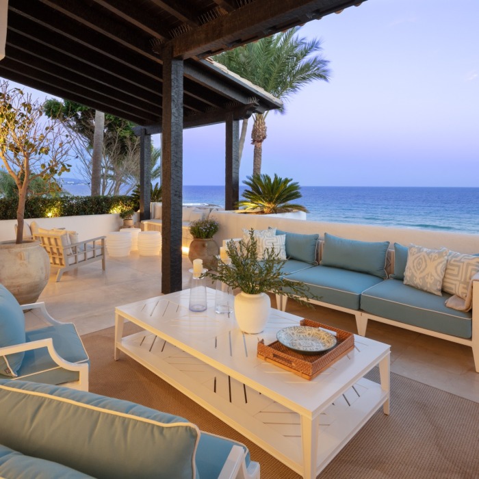 Luxury frontline beach penthouse for sale in Puente Romano in Marbella Spain28