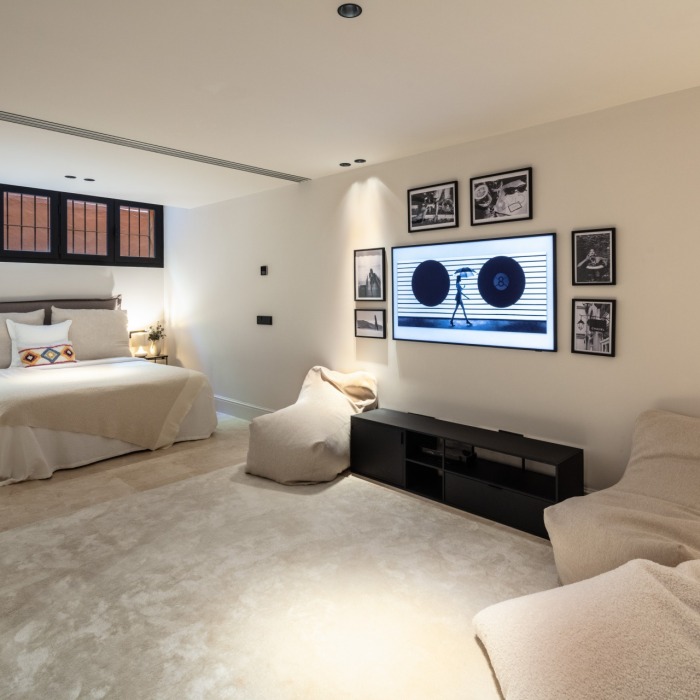 Luxury 4 Bedroom Townhouse in Altos de Puente Romano in Marbella Spain | Image 15