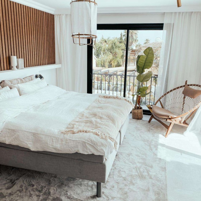 Boheme Chic Villa de 5 Dormitorios en Parcelas del Golf, Nueva Andalucía | Image 23