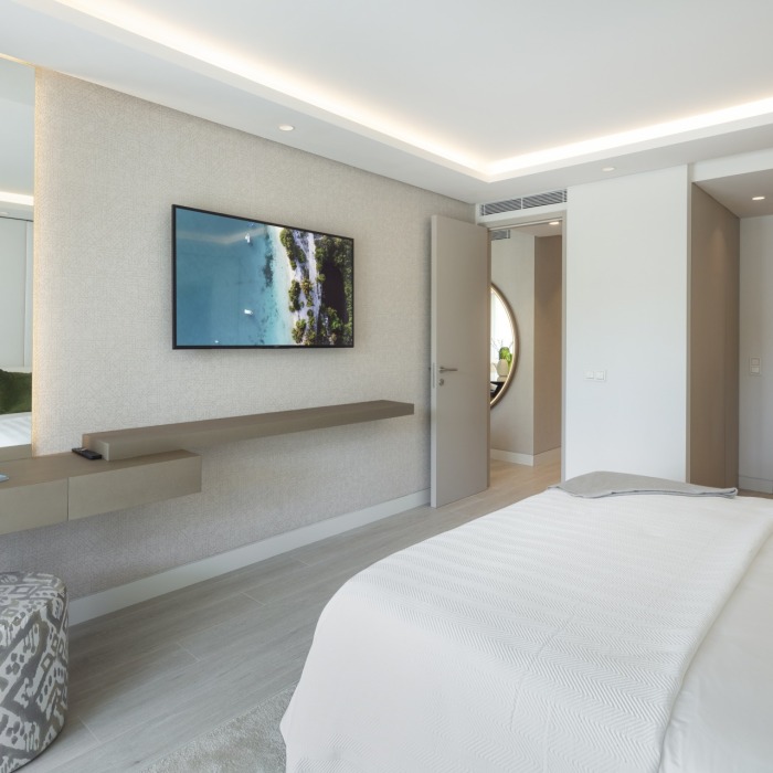 Modern 3 Bedroom Apartment in Marina De Puente Romano in Marbella Golden Mile | Image 20