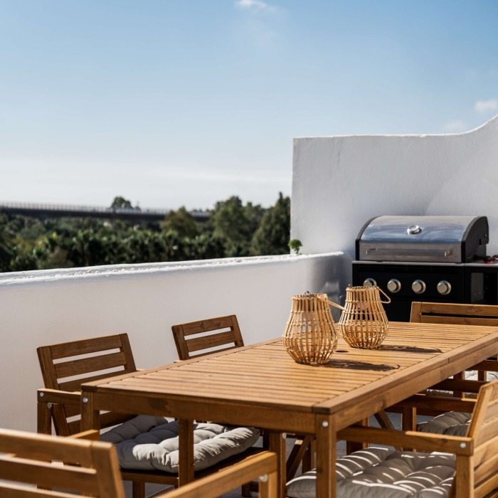 2 Bedroom Frontline Golf Apartment in La Quinta, Benahavis | Image 5