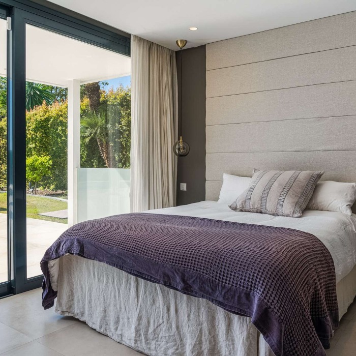 Villa Moderne de 5 Chambres en Premiere Ligne de Golf à Los Naranjos, Nueva Andalucia | Image 41