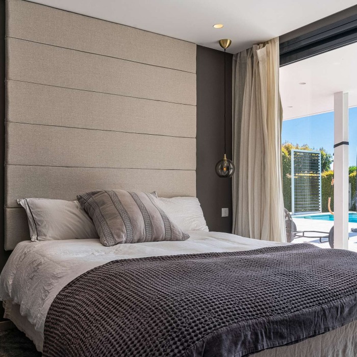 Modern 5 Bedroom Frontline Golf Villa in Los Naranjos, Nueva Andalucia | Image 39