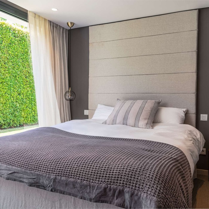 Modern 5 Bedroom Frontline Golf Villa in Los Naranjos, Nueva Andalucia | Image 36