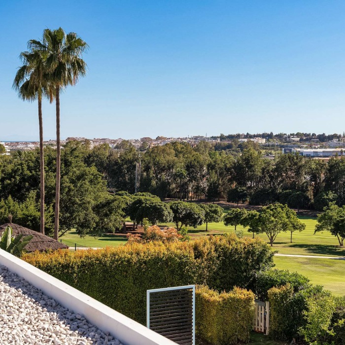 Modern 5 Bedroom Frontline Golf Villa in Los Naranjos, Nueva Andalucia | Image 30