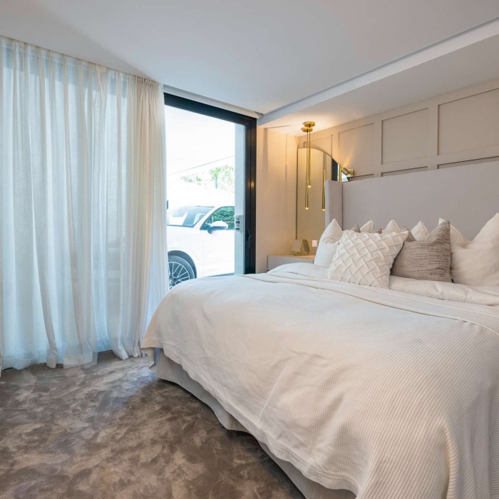 Modern 5 Bedroom Sea View Villa in Los Naranjos, Nueva Andalucia | Image 31