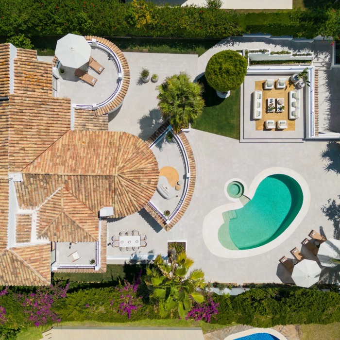 Exceptional 5 Bedroom Villa in Aloha in Nueva Andalucia | Image 11