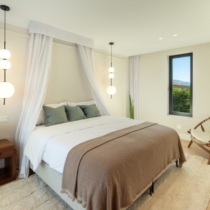 Exceptional 5 Bedroom Villa in Aloha in Nueva Andalucia | Image 45