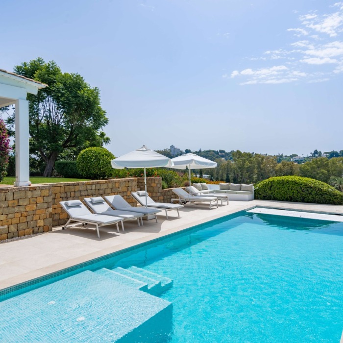 Luxury 5 Bedroom Villa with Panoramic Views in Paraíso Alto, Benahavis | Image 2