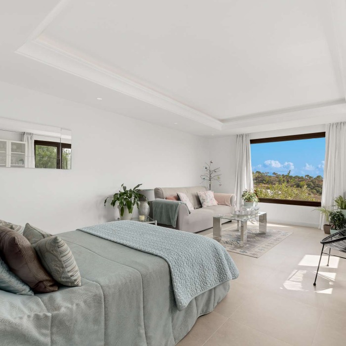 5 Bedroom Andalusian Villa with Sea Views in Selwo, Estepona | Image 18