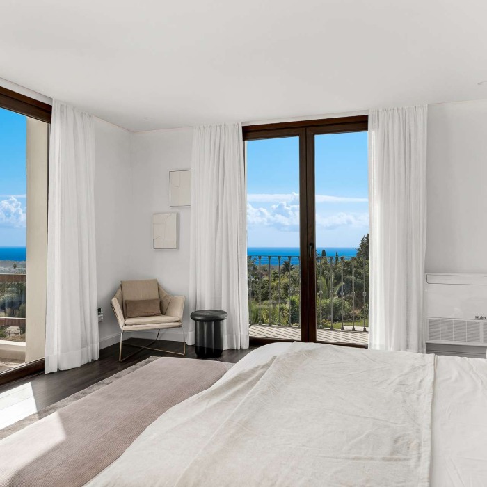 5 Bedroom Andalusian Villa with Sea Views in Selwo, Estepona | Image 14