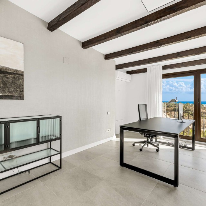 5 Bedroom Andalusian Villa with Sea Views in Selwo, Estepona | Image 21