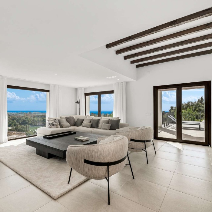 5 Bedroom Andalusian Villa with Sea Views in Selwo, Estepona | Image 2