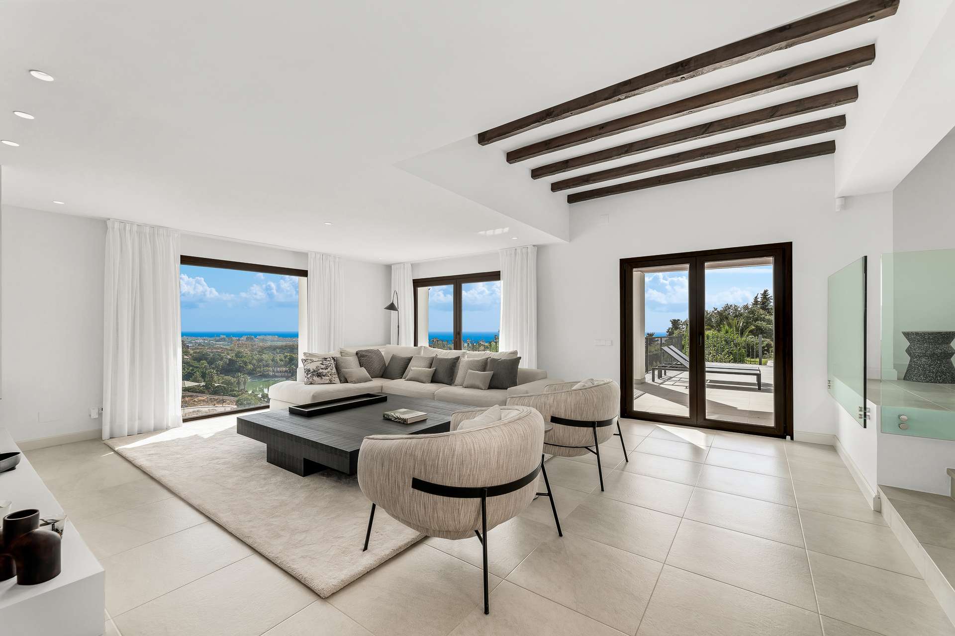 Villa Andalouse de 5 Chambres avec vue sur la Mer à Selwo, Estepona -  Marbella Cribs Real Estate