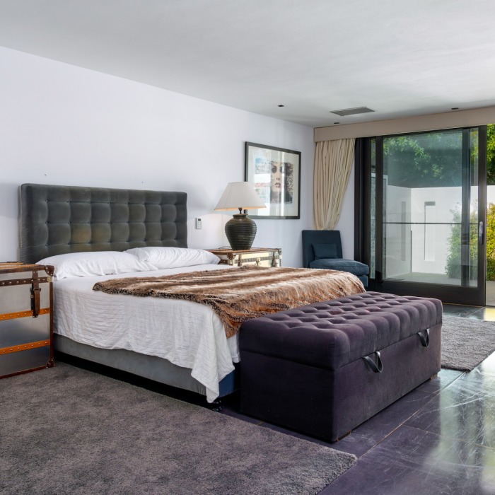 6 Bedroom Beachfront Villa in Guadalmina Baja, San Pedro de Alcantara | Image 17
