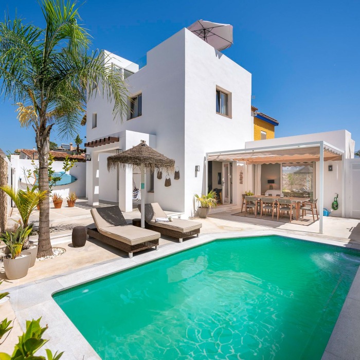 Villa for sale close to the beach in San Pedro de Alcantara, Marbella Spain1