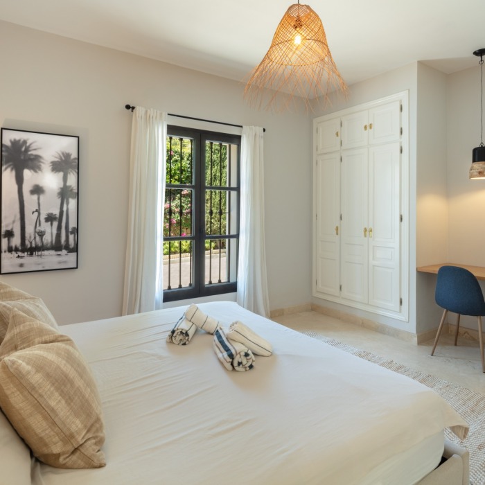 5 Bedroom Mediterranean Villa in El Paraiso, Estepona | Image 16