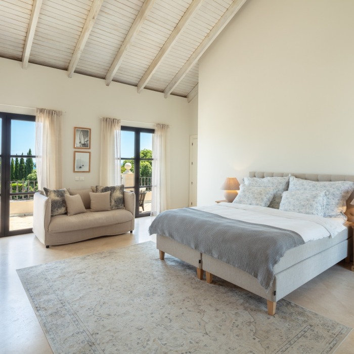 5 Bedroom Mediterranean Villa in El Paraiso, Estepona | Image 14