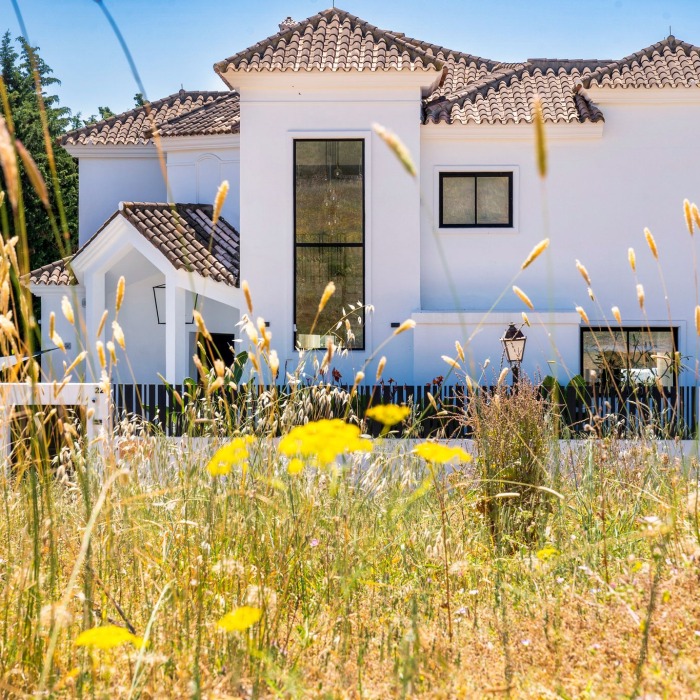Villa for sale in Nueva Andalucia, Marbella Spain1