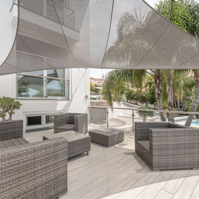 Modern 4 Bedroom Villa with Panoramic Sea Views in Seghers, Estepona, Spain | Image 11