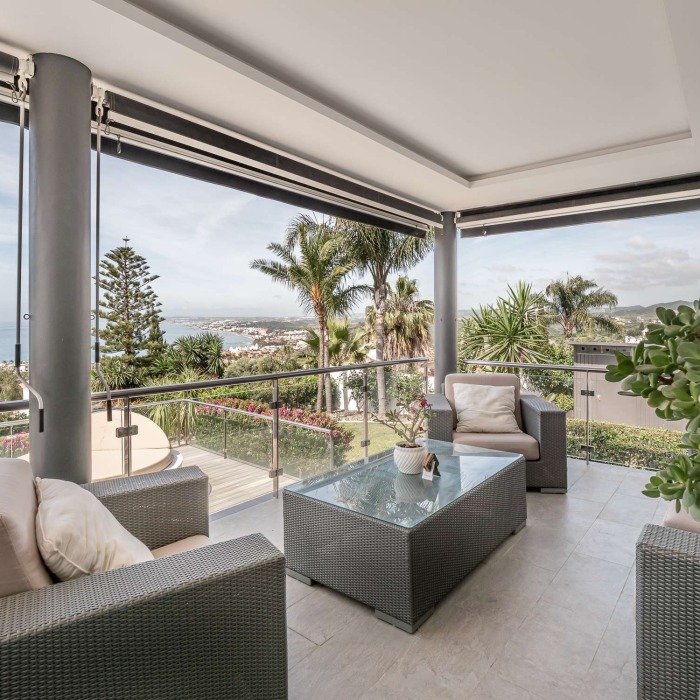 Modern 4 Bedroom Villa with Panoramic Sea Views in Seghers, Estepona, Spain | Image 12