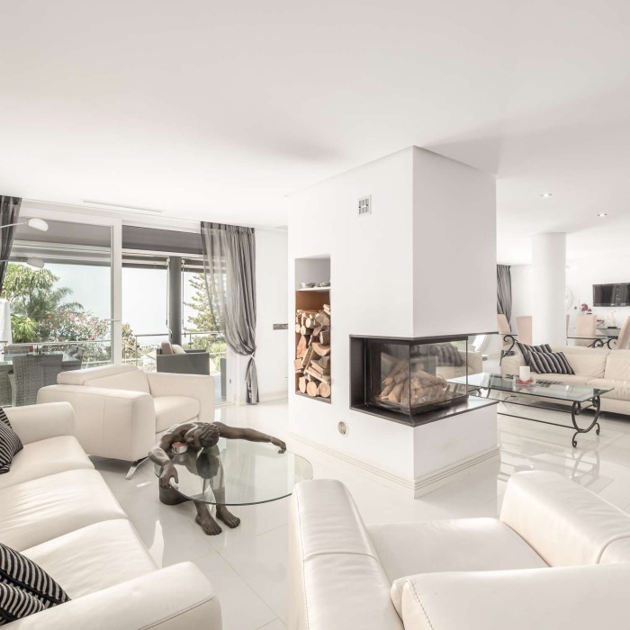 Modern 4 Bedroom Villa with Panoramic Sea Views in Seghers, Estepona, Spain | Image 18
