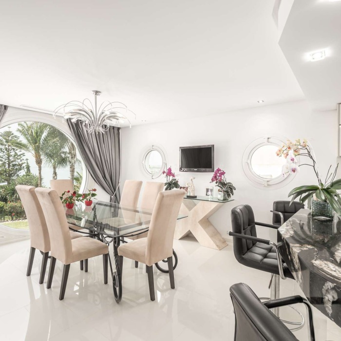 Modern 4 Bedroom Villa with Panoramic Sea Views in Seghers, Estepona, Spain | Image 19