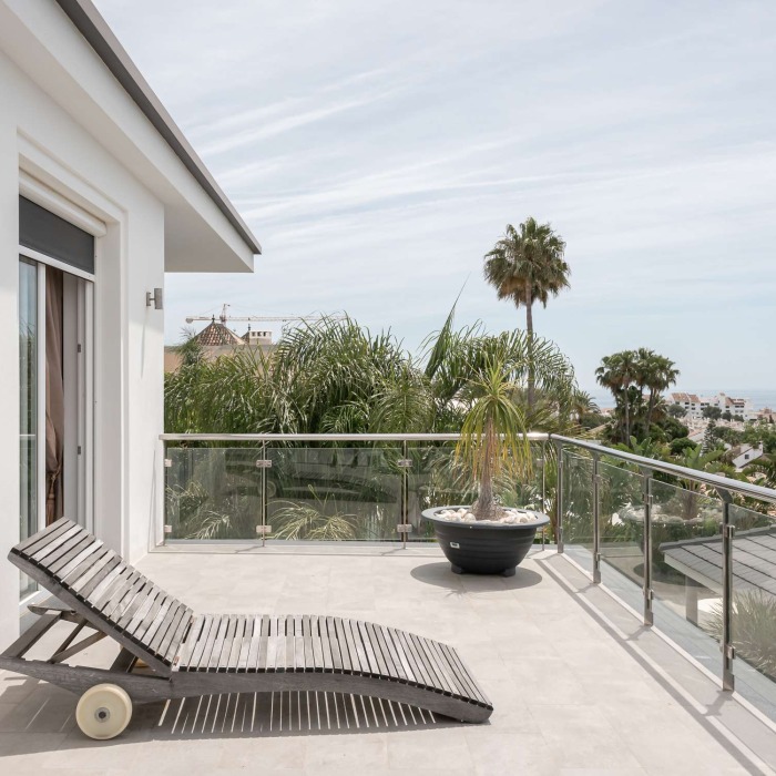 Modern 4 Bedroom Villa with Panoramic Sea Views in Seghers, Estepona, Spain | Image 28