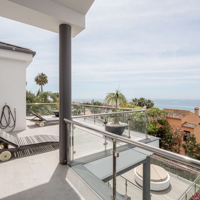 Modern 4 Bedroom Villa with Panoramic Sea Views in Seghers, Estepona, Spain | Image 29