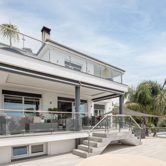 Modern 4 Bedroom Villa with Panoramic Sea Views in Seghers, Estepona, Spain | Image 5