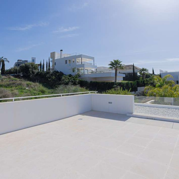 Villa Moderna de 6 Dormitorios en Nueva Andalucía, Marbella | Image 17
