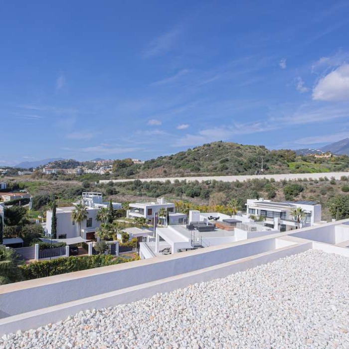 Modern 6 Bedroom Villa in Los Olivos, Nueva Andalucia | Image 16