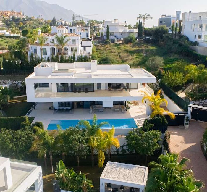 Villa Moderna de 6 Dormitorios en Nueva Andalucía, Marbella | Image 13