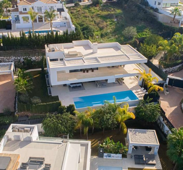 Modern 6 Bedroom Villa in Los Olivos, Nueva Andalucia | Image 12