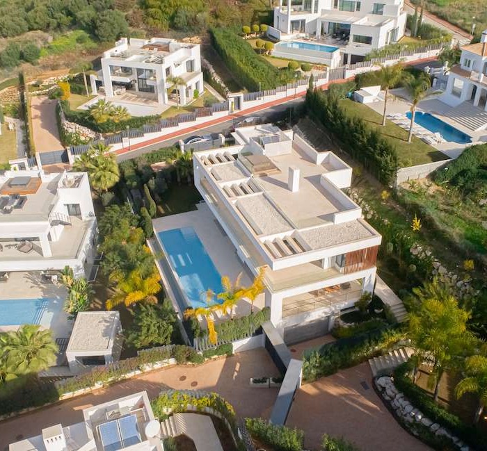 Villa Moderna de 6 Dormitorios en Nueva Andalucía, Marbella | Image 6