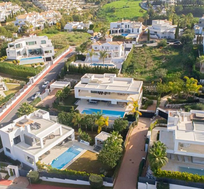 Villa Moderna de 6 Dormitorios en Nueva Andalucía, Marbella | Image 4