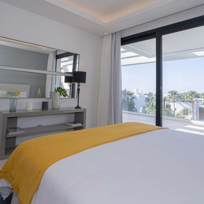 Villa Moderna de 6 Dormitorios en Nueva Andalucía, Marbella | Image 111